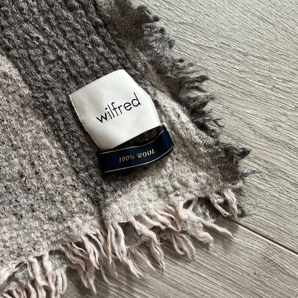 Aritzia Wilford 100% Wool blanket scarf